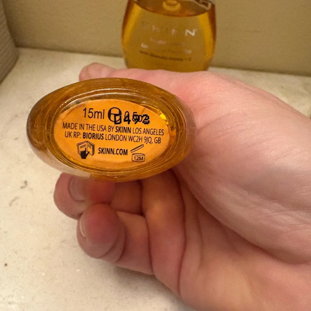 SKINN Golden Divine Elixir Facial Oil Duo - Picture 4 of 5